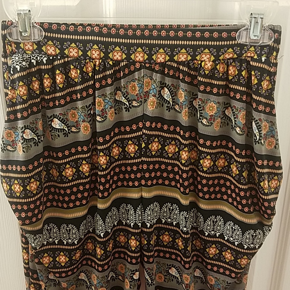 Pants NWOT Paisley Pattern Leggings